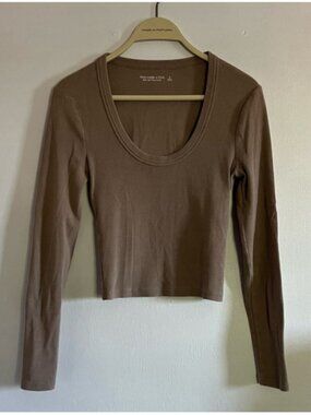 soft essentials scoop neck long sleeve shirt